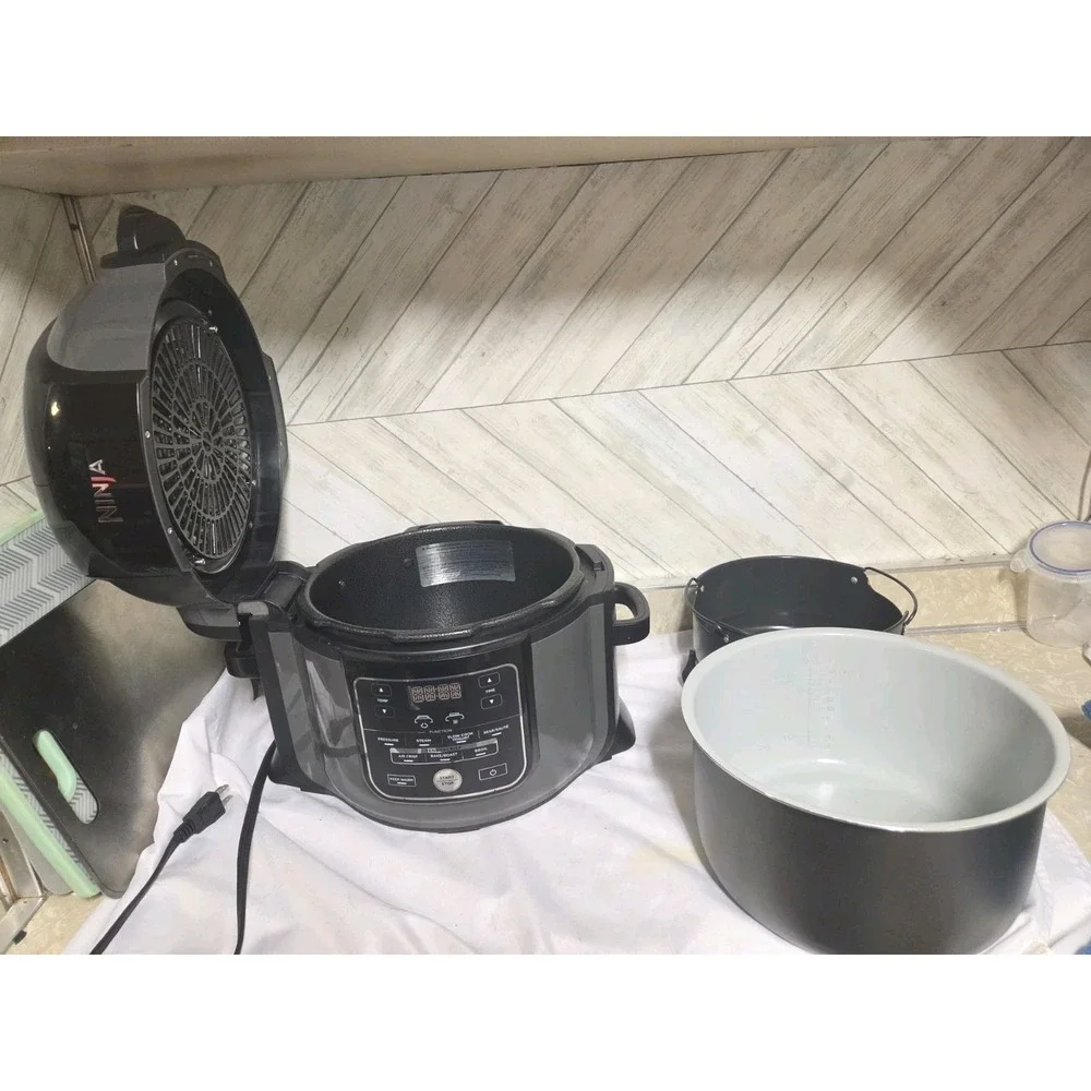 Ninja Foodi  10‑in‑1  6.5‑Qt Pro Pressure Cooker & Air Fryer OP301 107 NICE READ